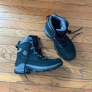 Columbia Women’s Bugaboo size 8 Blk/Gry snow boots